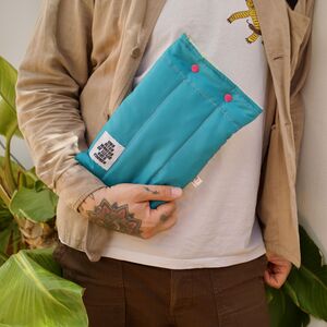 FUNDA DE LLIBRE RATA CORNER · GRAN · TURQUESA/GROC